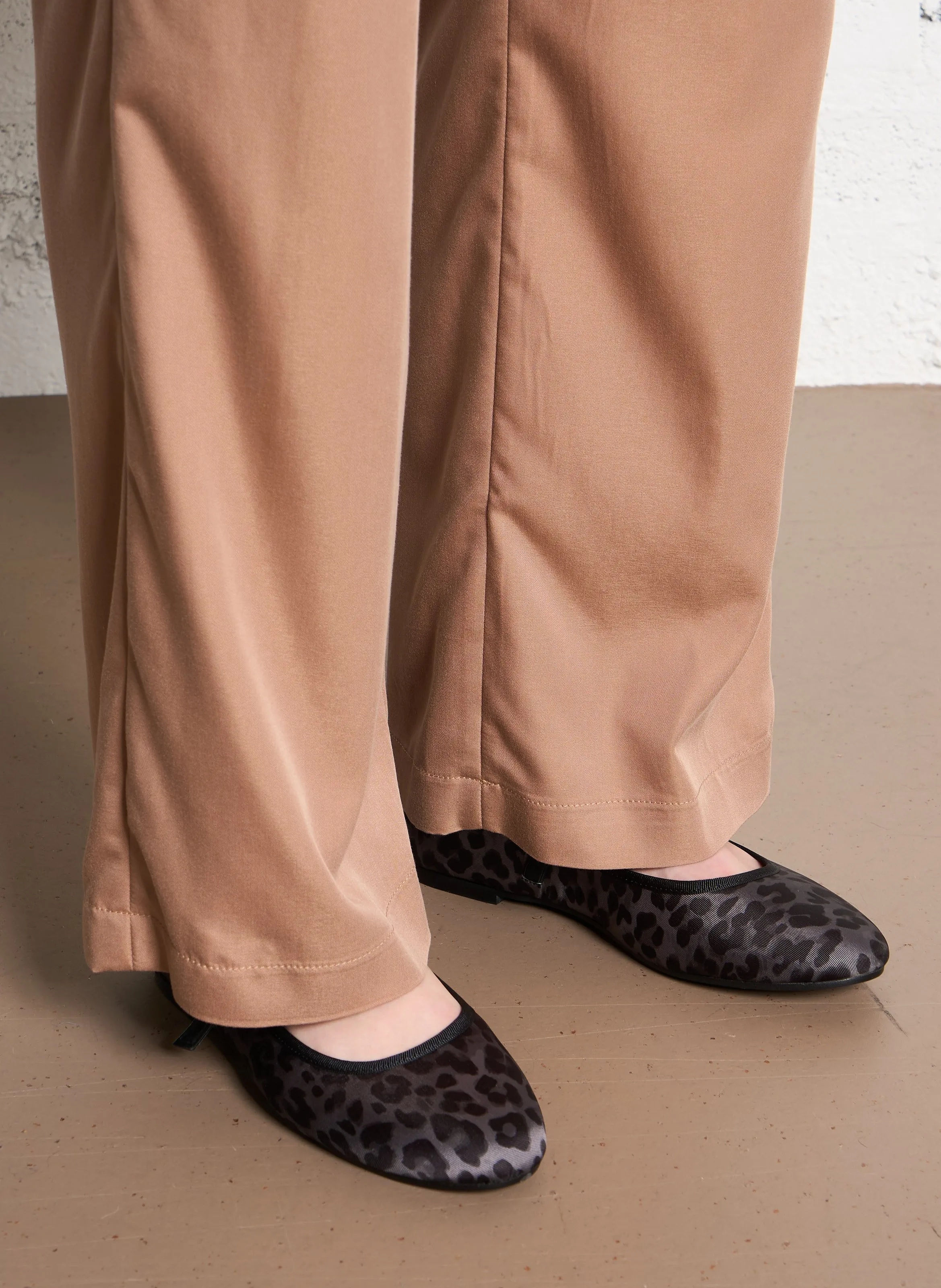  JONAK   DOUCEUR - Ballerine con cinturino in tessuto leopardato | Grigio