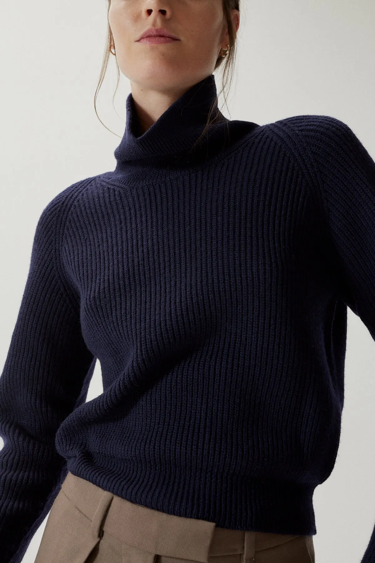 Maglia Crop con collo alto in Lana Merino
