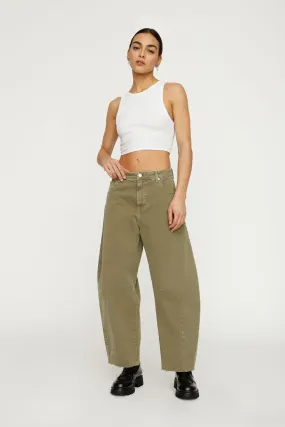 Wide-cut jeans with unique design    